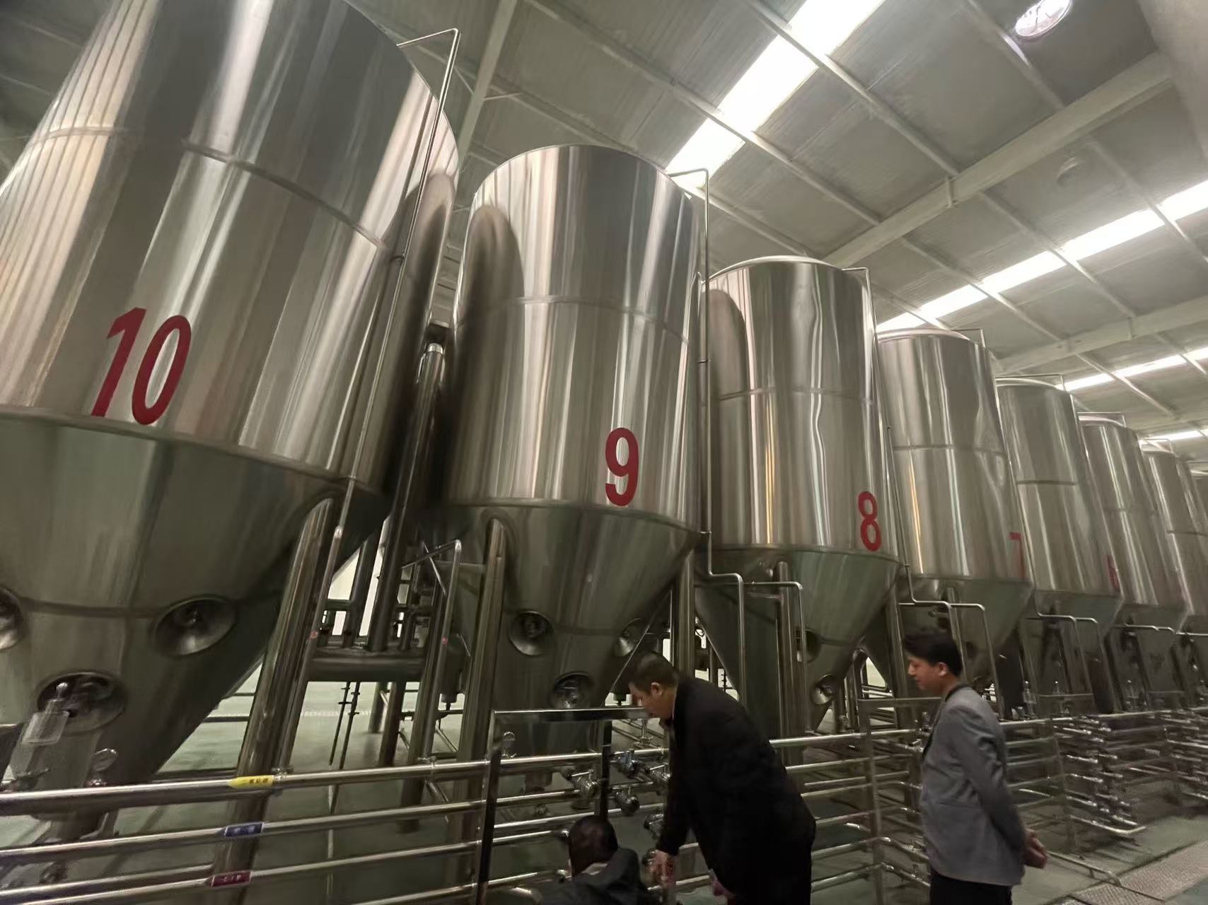 梅河口精酿啤酒设备厂—平面布置、设备设计、制造、调试、培训等一条龙服务